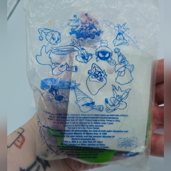 Vintage 1999 Subway Marvin the Martain Mil-Looney-Um Clips Keychain Clip - Picture 5 of 5